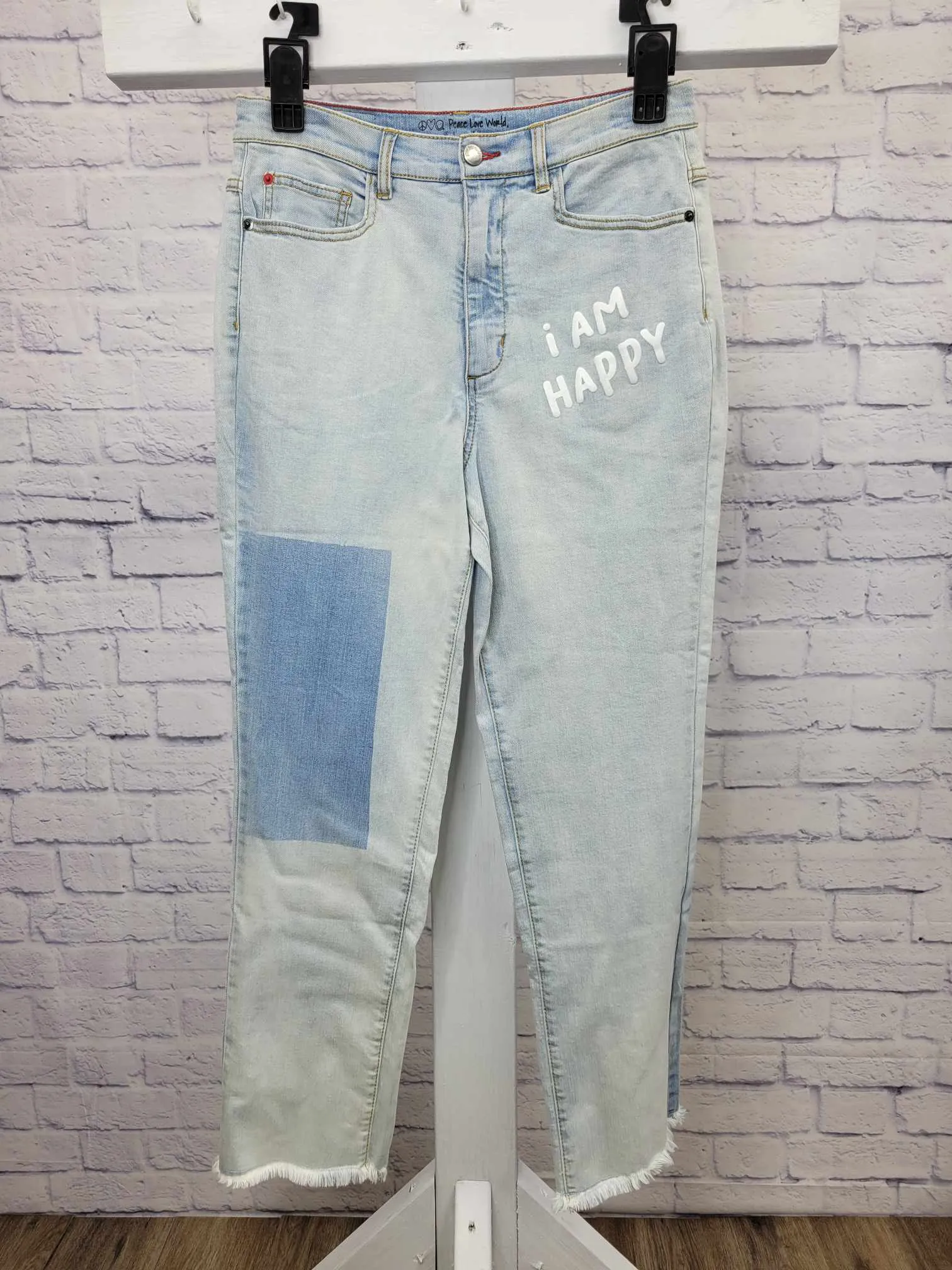 6R BLEACHED A396046 Peace Love World Highwaisted Straight Leg Jeans