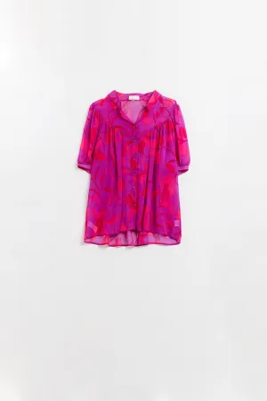 Abstract Shirt with Short Sleeves in Pink and Red
