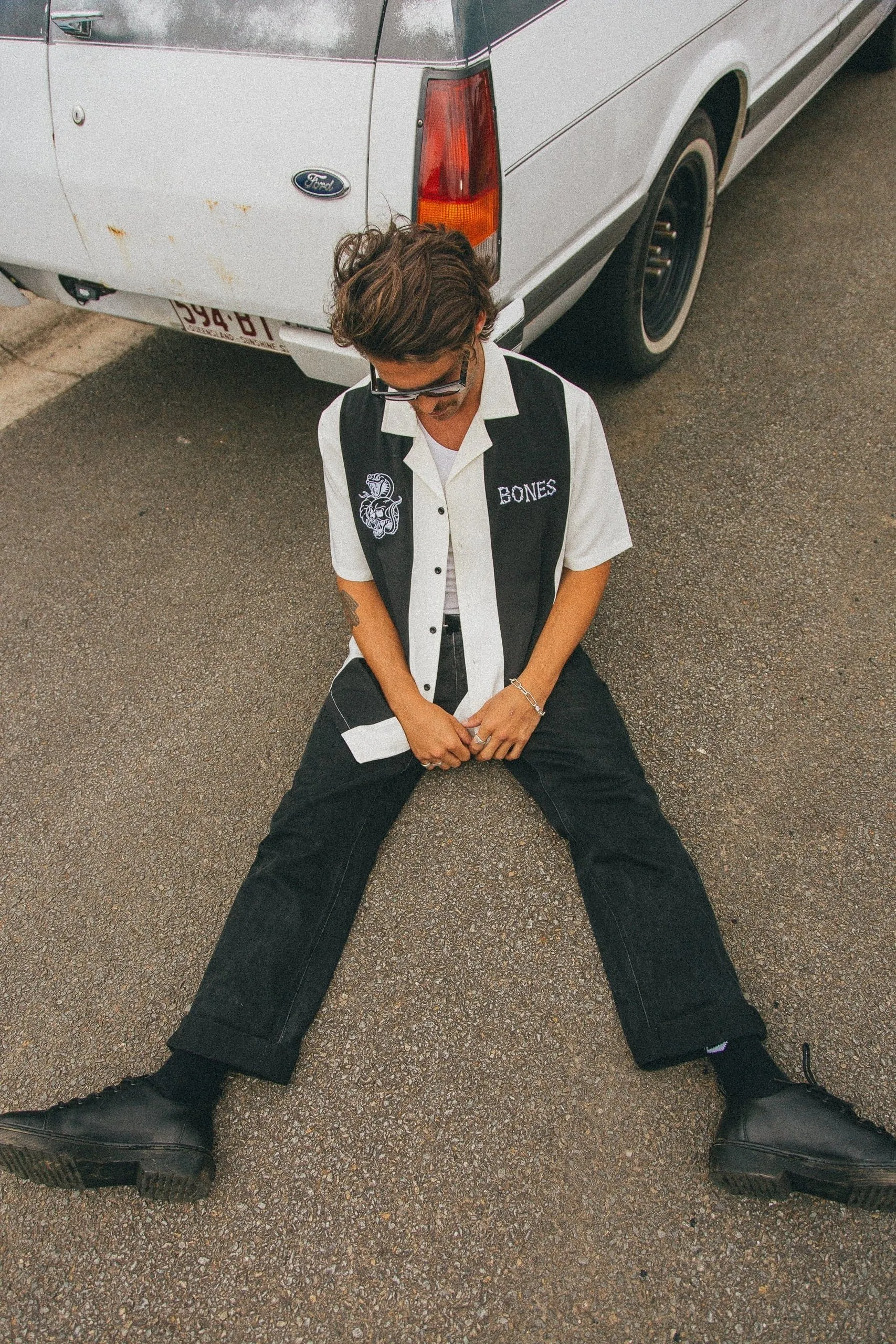 BILLY BONES CLUB SKULL BOWLO SHIRT - WHITE/BLACK