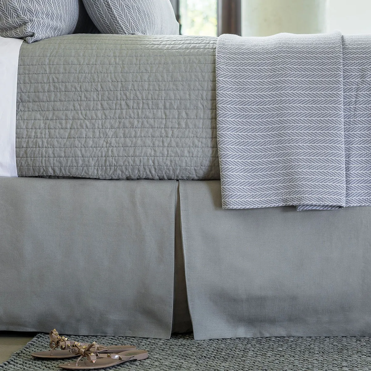 Bloom Tailored Bed Skirt Lt Grey Linen 3/22X86