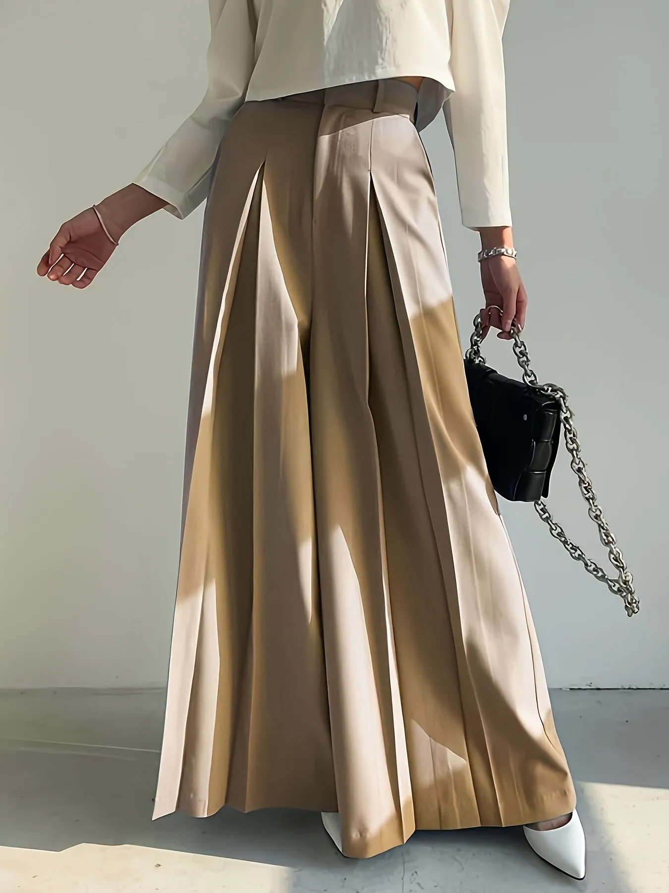 Elegant High-Waist Wide-Leg Pants with Sophisticated Pleated Detailing