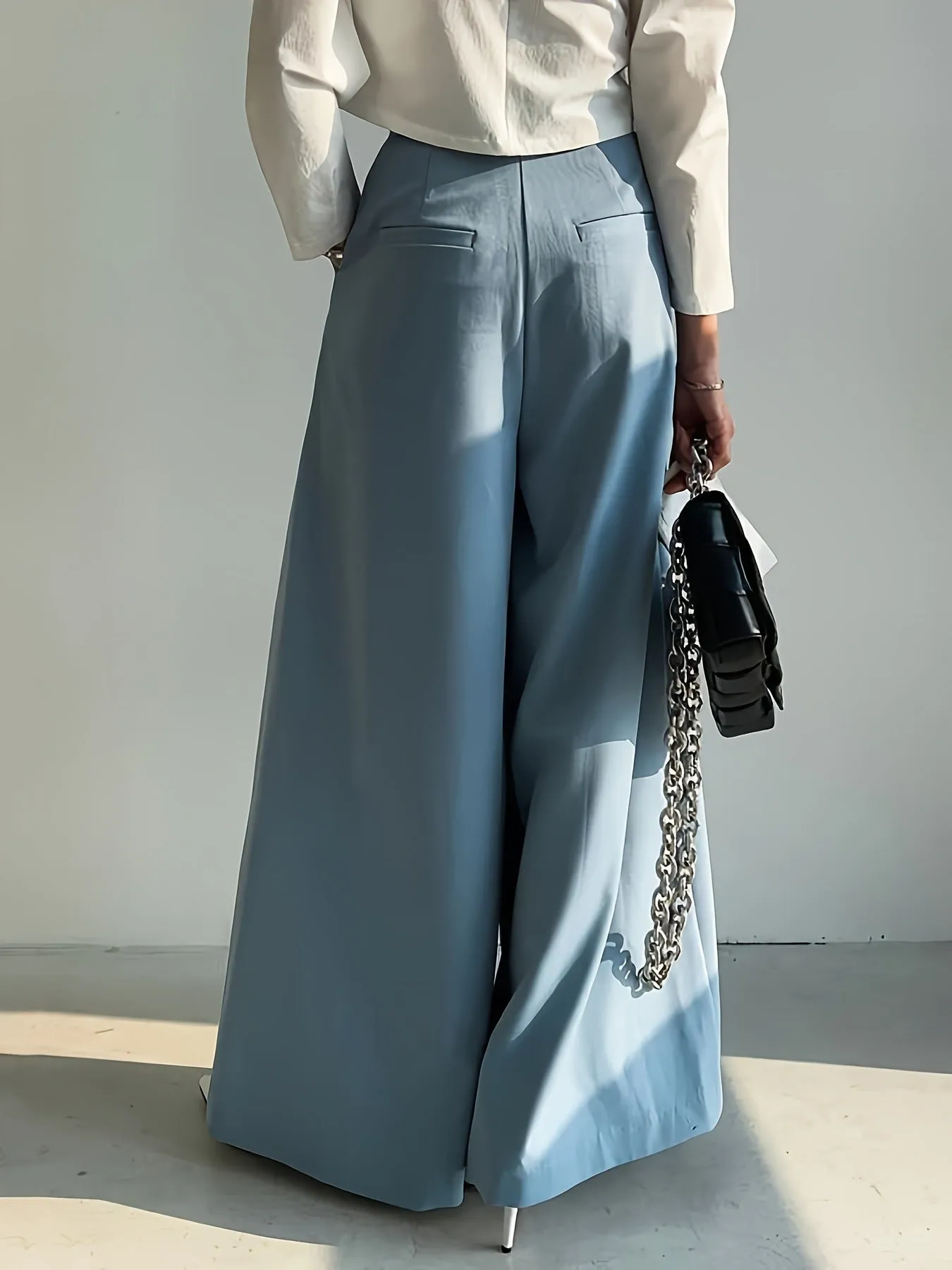 Elegant High-Waist Wide-Leg Pants with Sophisticated Pleated Detailing