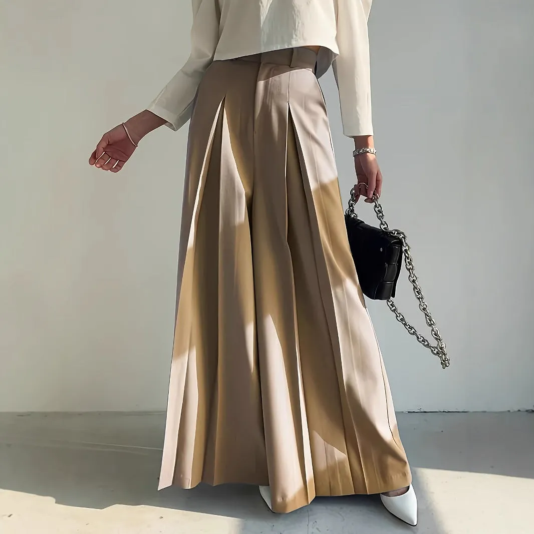 Elegant High-Waist Wide-Leg Pants with Sophisticated Pleated Detailing