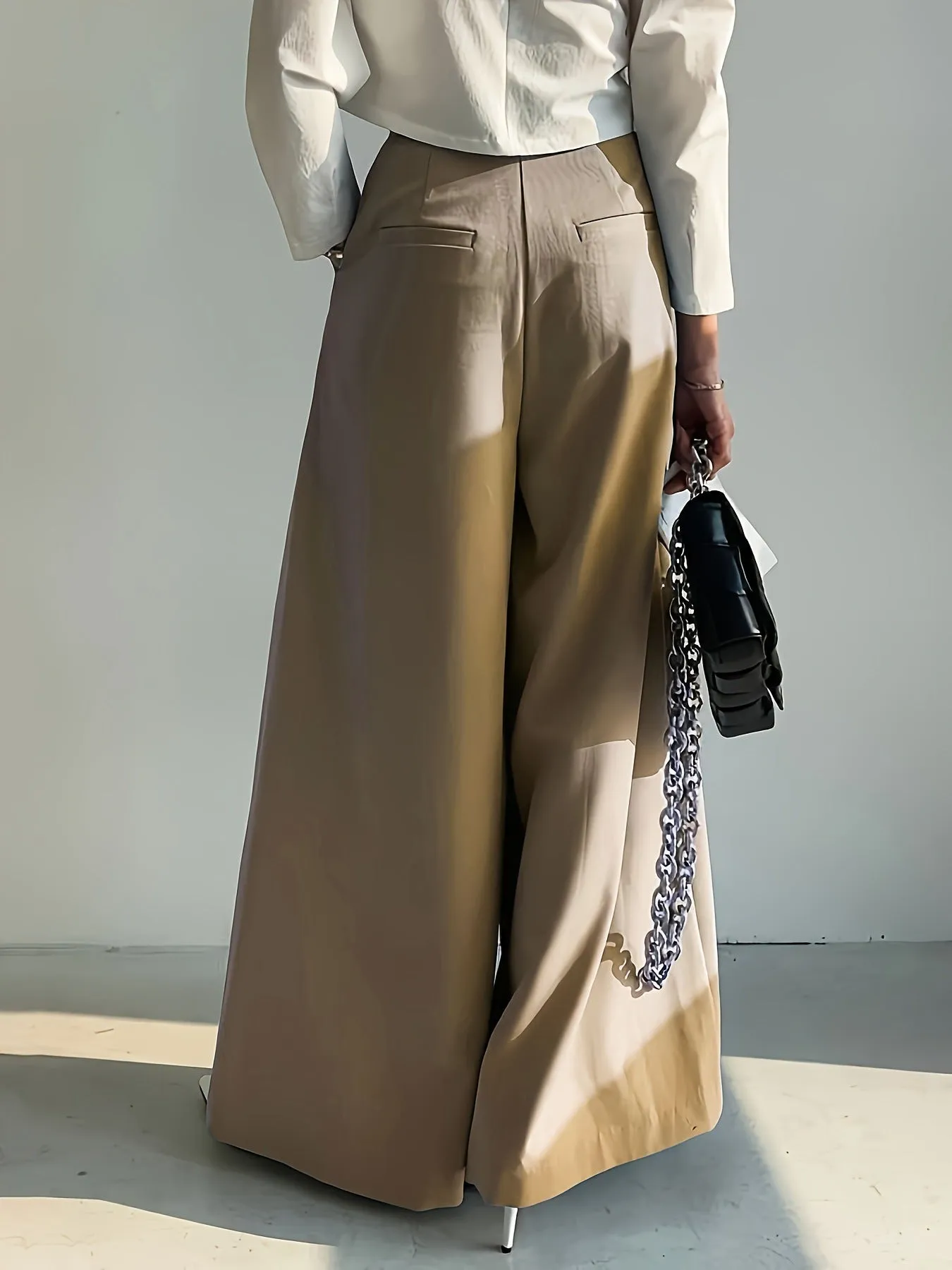 Elegant High-Waist Wide-Leg Pants with Sophisticated Pleated Detailing