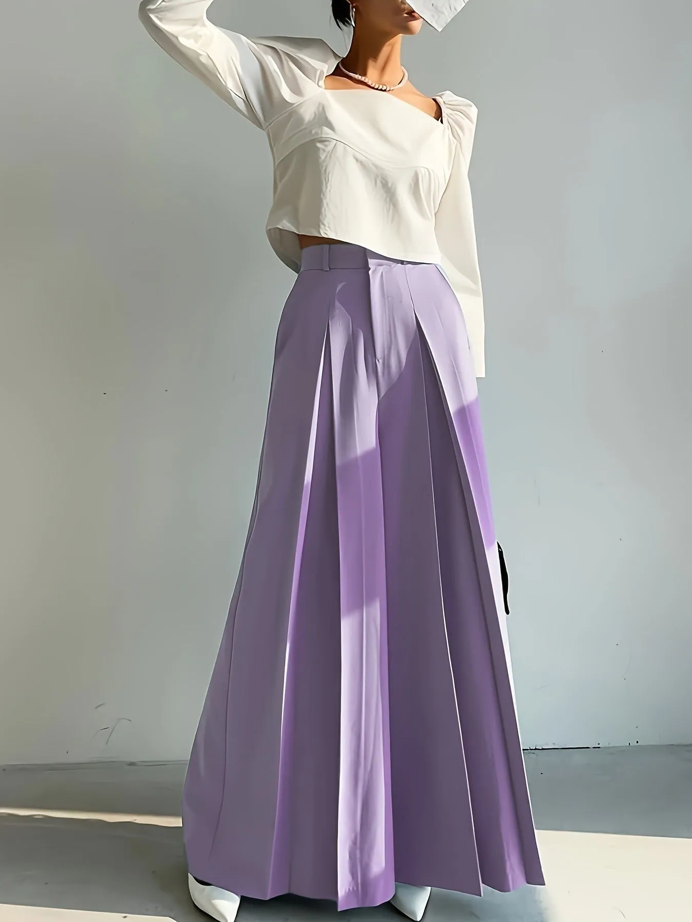 Elegant High-Waist Wide-Leg Pants with Sophisticated Pleated Detailing