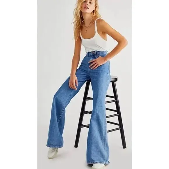 Free People X Wrangler Wanderer Medium Wash High Rise Flared Jeans Size 30x32