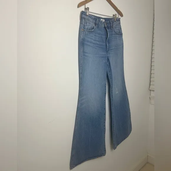 Free People X Wrangler Wanderer Medium Wash High Rise Flared Jeans Size 30x32