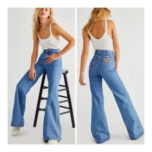 Free People X Wrangler Wanderer Medium Wash High Rise Flared Jeans Size 30x32