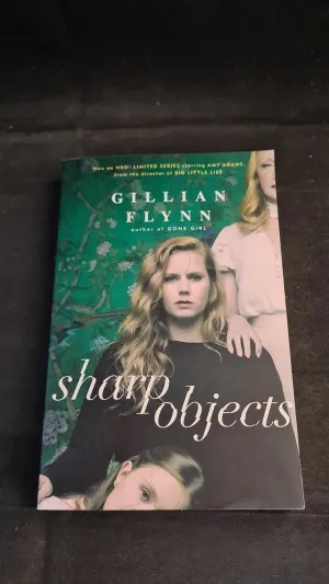 Gillian Flynn - Sharp Objects, Weidenfeld & Nicolson, 2018, Paperbacks