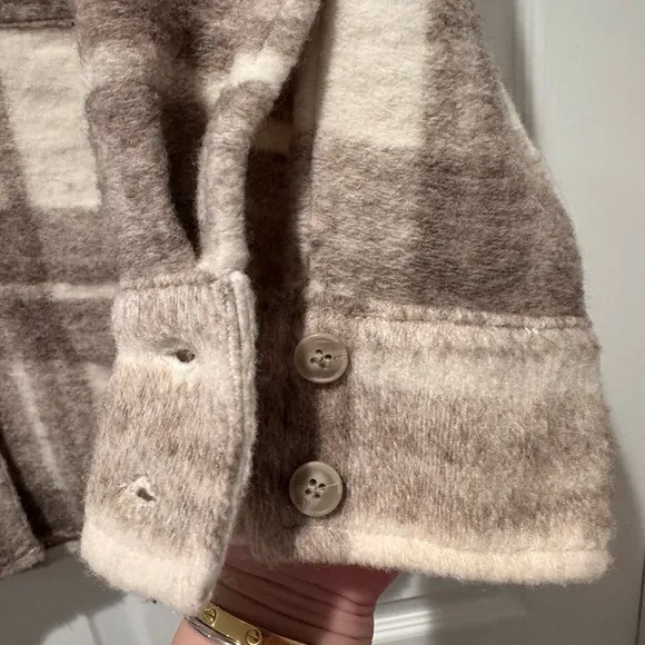 H&amp;M Women’s Camel/White/Brown Oversized Plaid Shacket Size L🤎🤍