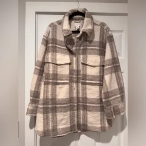 H&amp;M Women’s Camel/White/Brown Oversized Plaid Shacket Size L🤎🤍