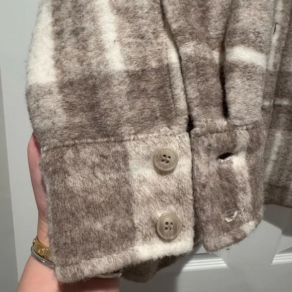 H&amp;M Women’s Camel/White/Brown Oversized Plaid Shacket Size L🤎🤍