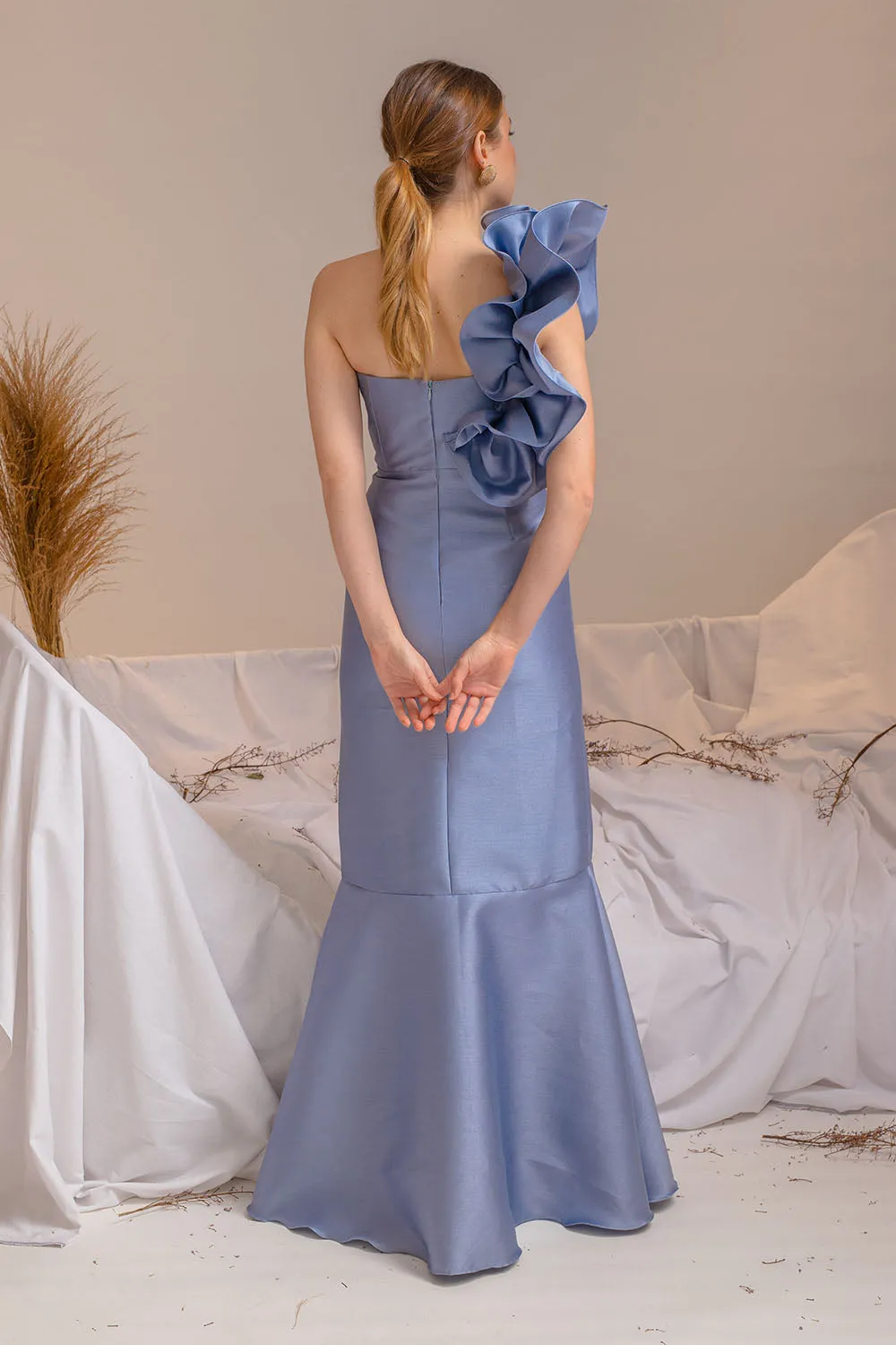 I DO BY ZOO SALAMANCA GOWN Sweetheart Cut Gown with Oversize Ruffle on Shoulder (Serenity Blue Gazar)