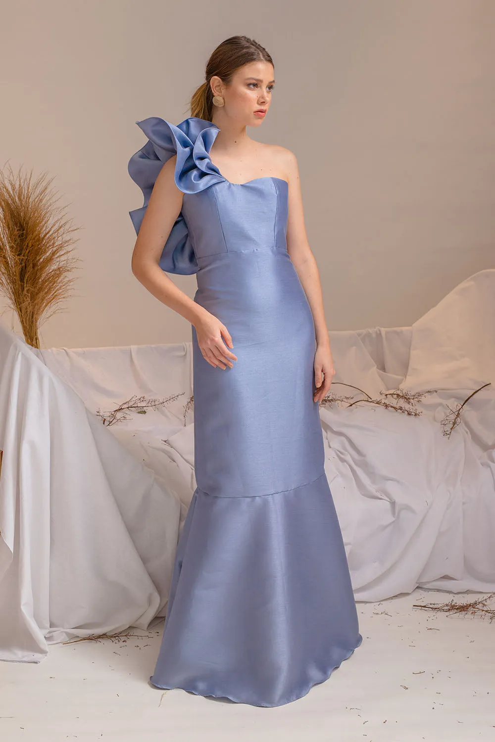 I DO BY ZOO SALAMANCA GOWN Sweetheart Cut Gown with Oversize Ruffle on Shoulder (Serenity Blue Gazar)