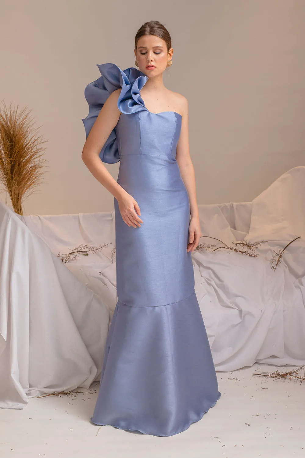 I DO BY ZOO SALAMANCA GOWN Sweetheart Cut Gown with Oversize Ruffle on Shoulder (Serenity Blue Gazar)