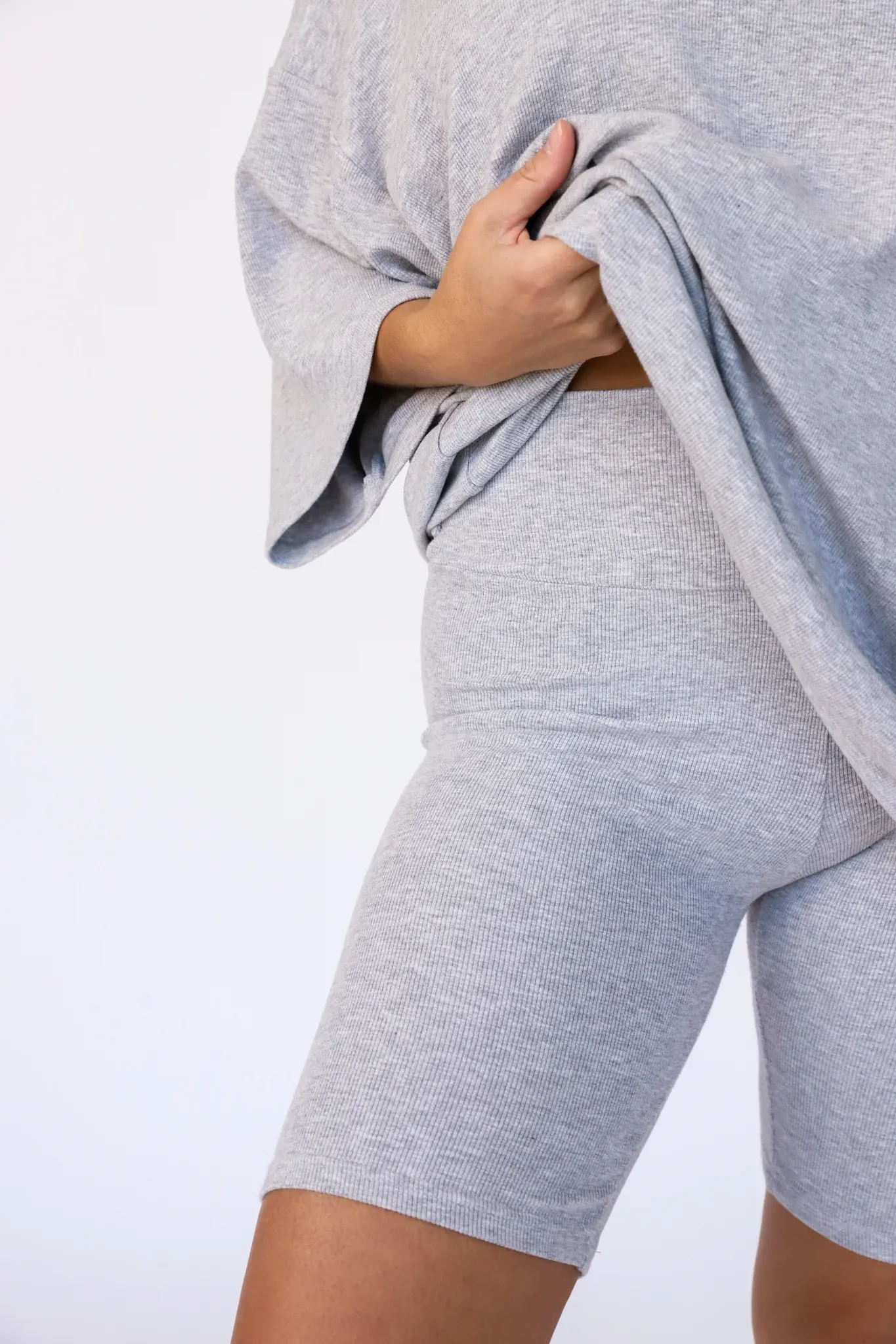 Nora® | Women's loungewear set: oversized T-shirt with cycling shorts, comfortable and versatile