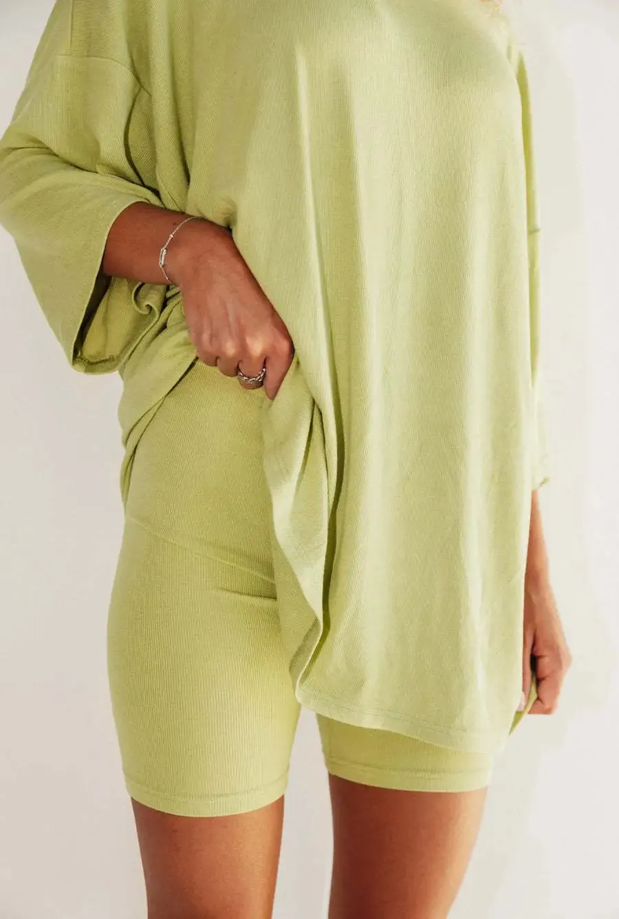 Nora® | Women's loungewear set: oversized T-shirt with cycling shorts, comfortable and versatile