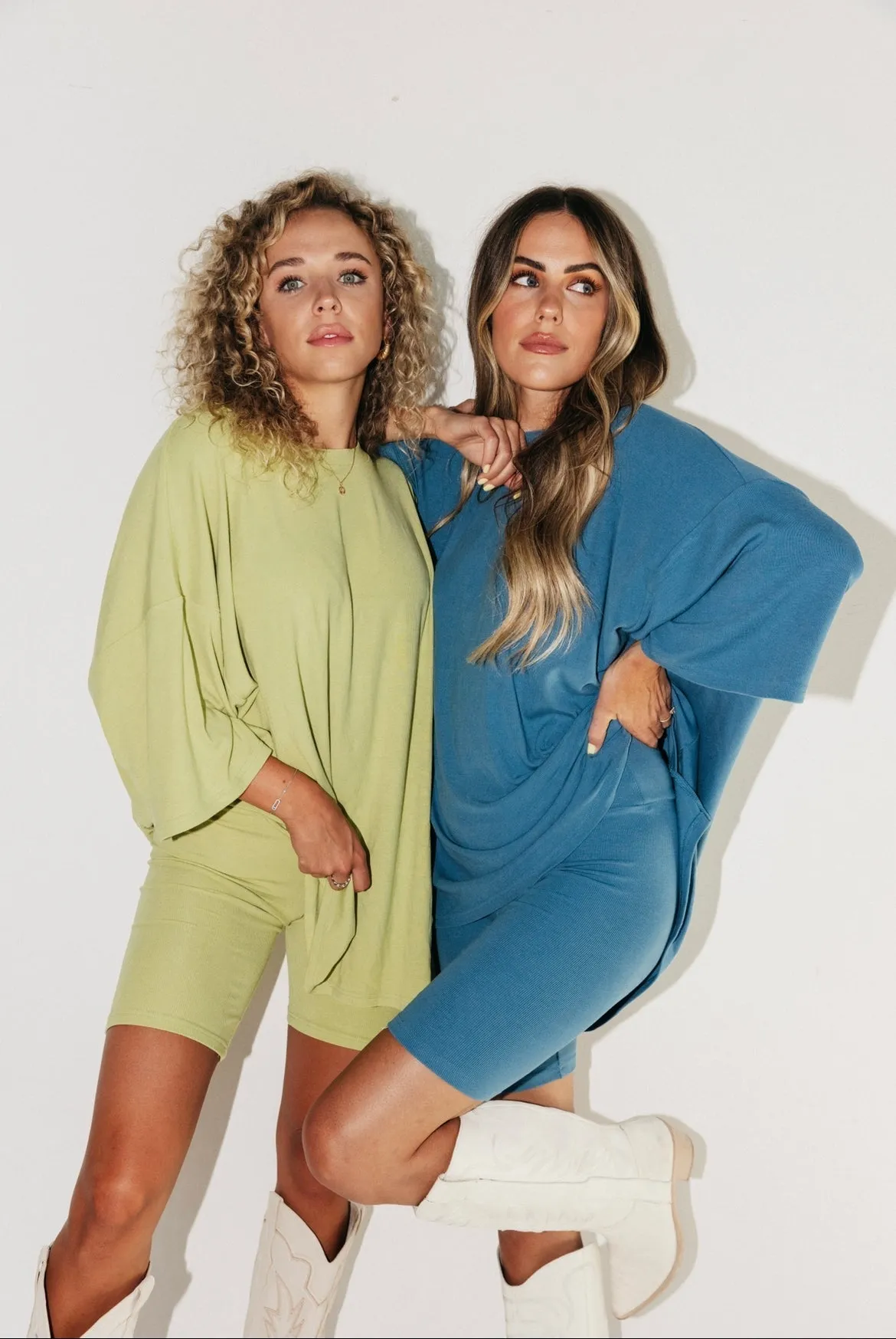 Nora® | Women's loungewear set: oversized T-shirt with cycling shorts, comfortable and versatile