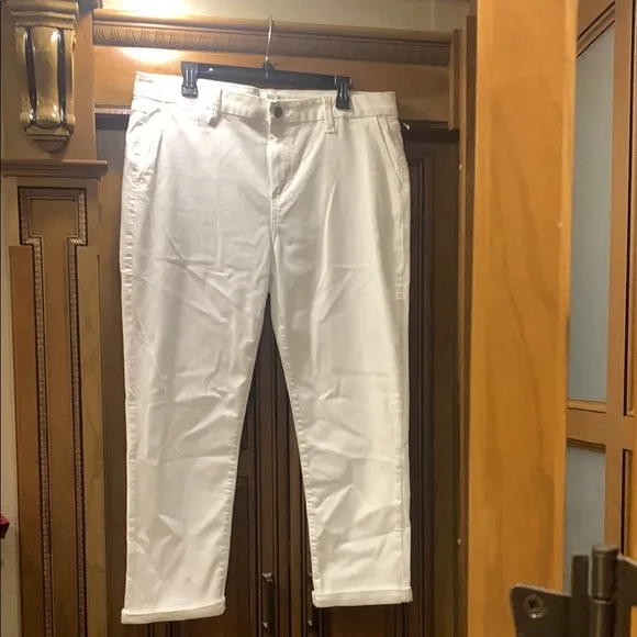 NWOT PAIGE Rianne High Waist White Cuffed Jeans in Size 33